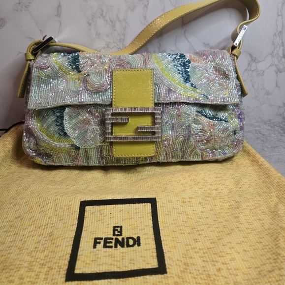 ๐ซ SOLD ๐ซ Fendi โจ๏ธ ULTRA RARE โจ๏ธ Beaded Crystal Baguette - Picture 11 of 13